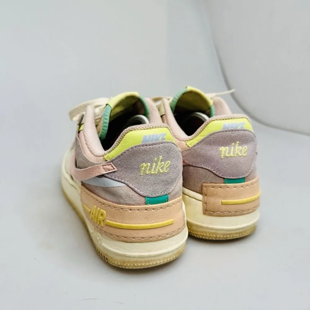 Nike pale women closure